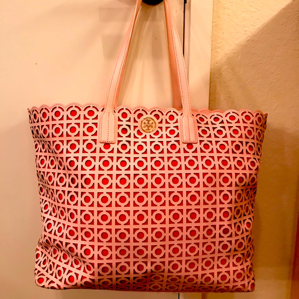 Tory Burch “Kelsey East-West Tote”